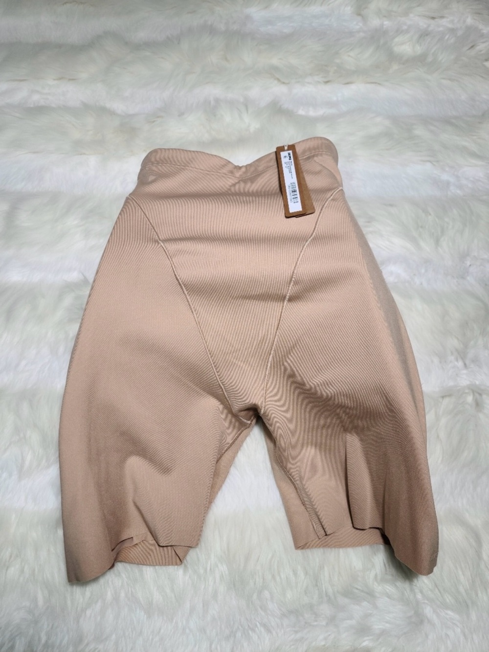SKIMS Body Butt And Hip
Enhancing Mid Thigh Short Clay
Women XS NEW